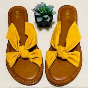 MIA Emila Yellow Suede Knotted Slide Sandals 8.5